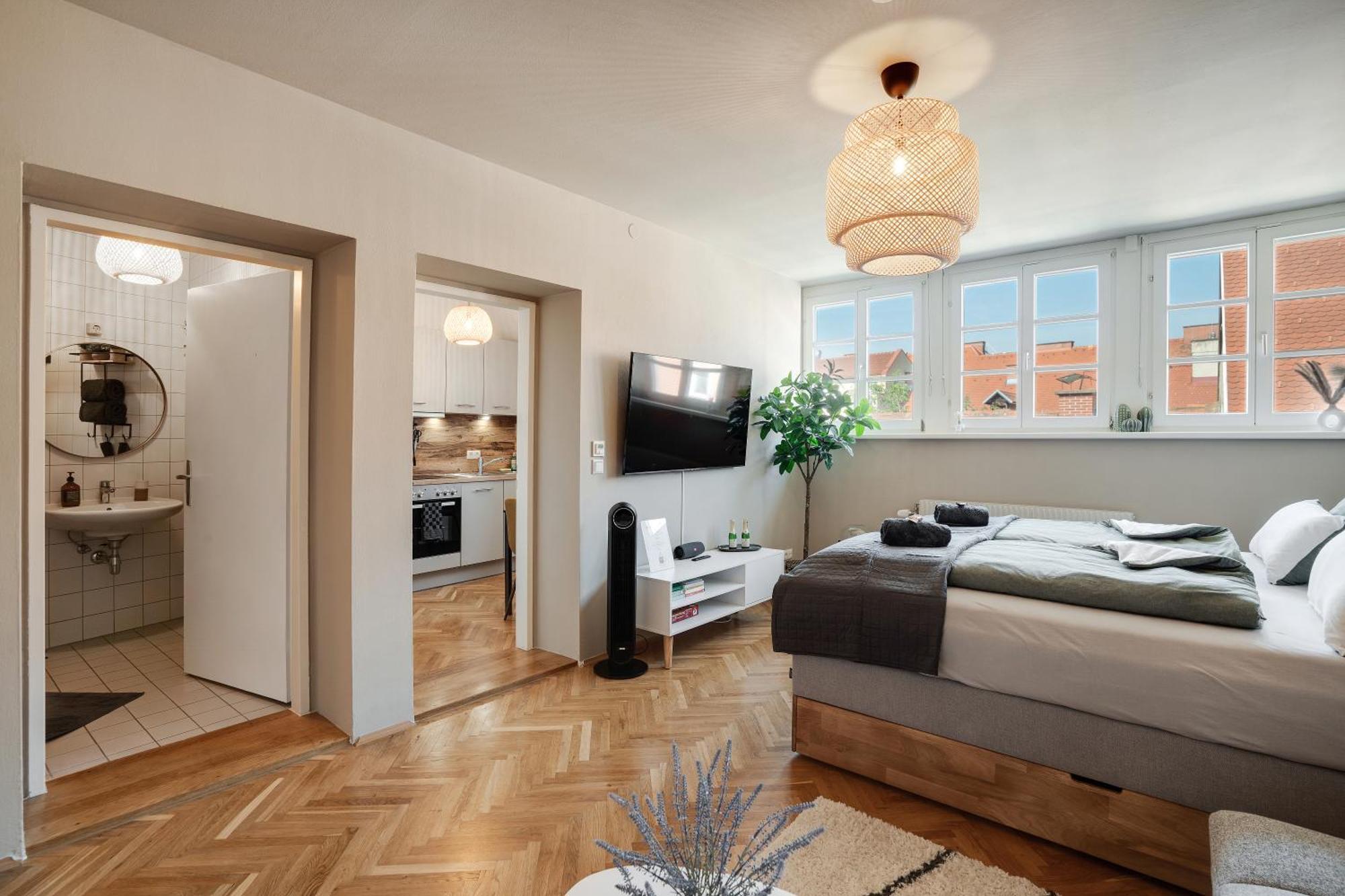 Boho Design Studio - Historic City Center With Free Parking & Aircon By Hero Homes กราซ ภายนอก รูปภาพ